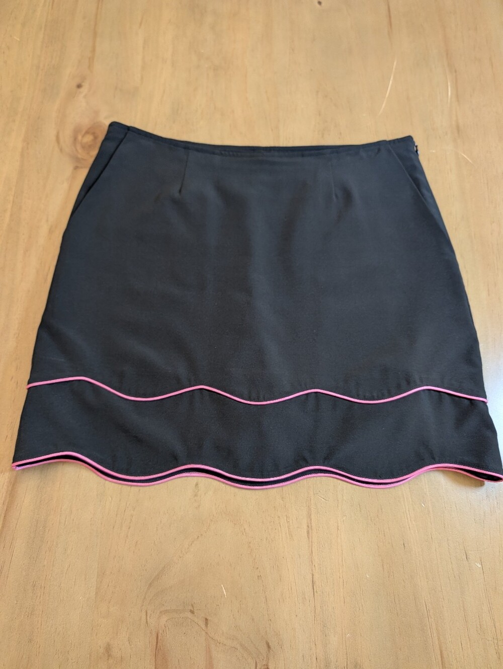 Golftini "Double Trouble" Golf Skort Black Skirt with Pink Trim - Women's Size 4